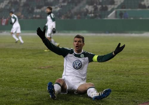 2010-12-22t193022z_01_cha117_rtridsp_3_soccer-germany-cup_reuters