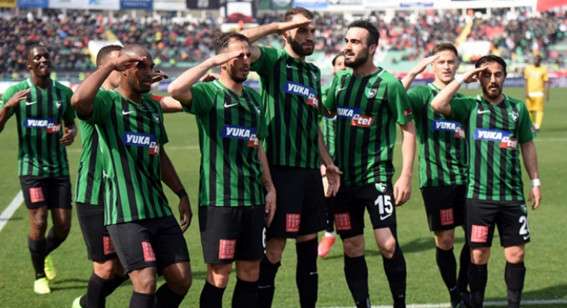 لاعبو دينيزليسبور