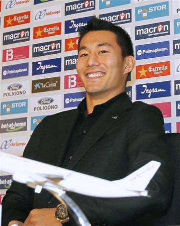 أكيهيرو إيناجا في المؤتمر الصحفي