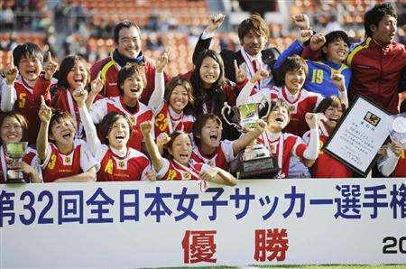 فرحة لاعبات فريق ليونيسا بكأس اليابان للسيدات