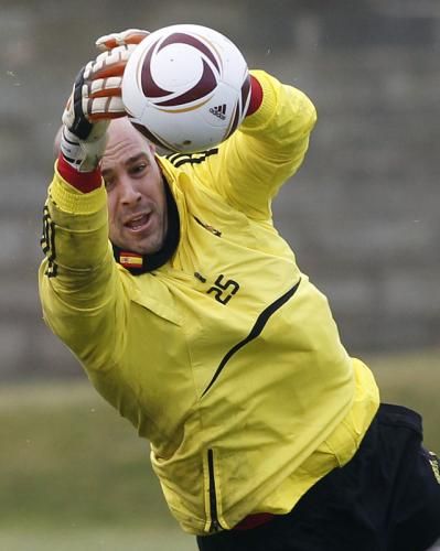 2010-12-14t121141z_01_pnn01_rtridsp_3_soccer-europa_reuters