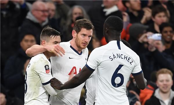 لاعبو توتنهام