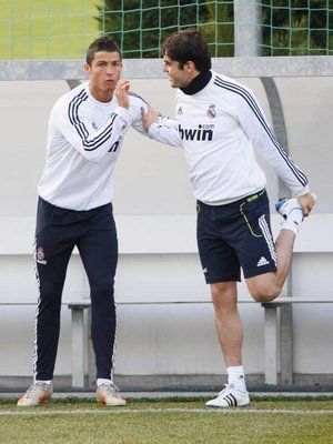 كاكا (اليمين) في تدريبات اليوم وبجواره كريستيانو رونالدو