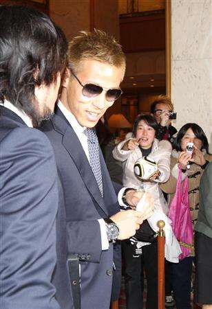 لاعب الوسط هوندا عاد لمعسكر أوساكا بعد أن قضى عطلة رأس السنة