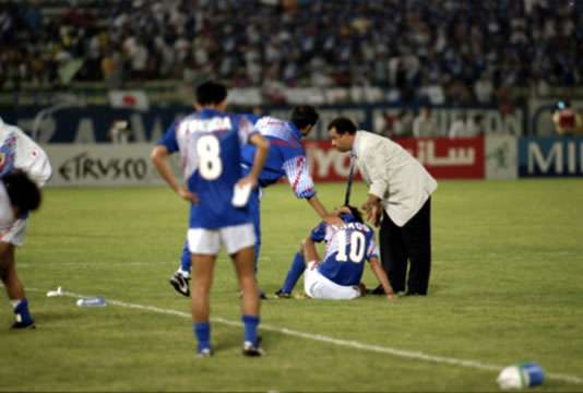 صورة تعود لعام 1993 عندما ذرف البرازيلي الأصل روي راموس الدموع بعد ضياع حلم التأهل