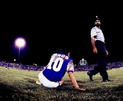 النجم البرازيلي الأصل في ذلك الوقت راموس بعد ضياع حلم التأهل