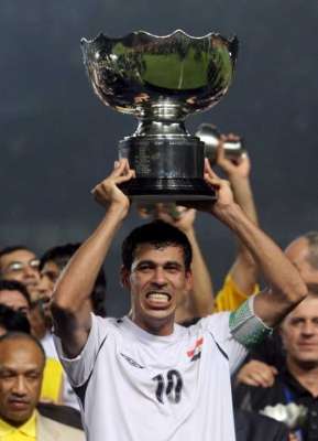 يونس محمود افضل لاعب محترف