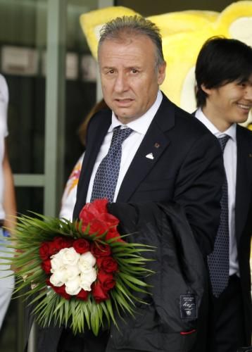 2011-01-042011-01-04t092308z_01_doh500_rtridsp_3_soccer_reuters