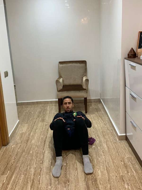 ياسر جريسي يتدرب في الحجر الصحي