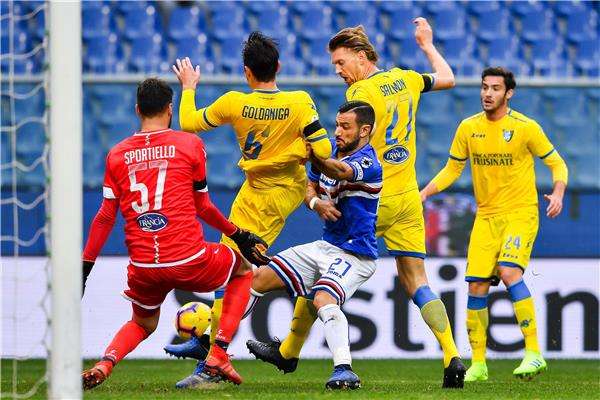 سبورتيلو مع فريقه