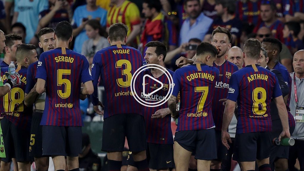 كوتينيو مع لاعبي برشلونة