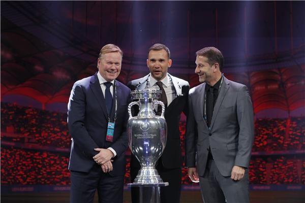 شيفتشينكو في الوسط