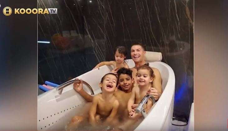 كريستيانو رونالدو مع أولاده