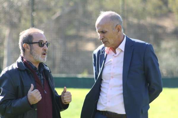 عبد الناصر ألماس (يمين)