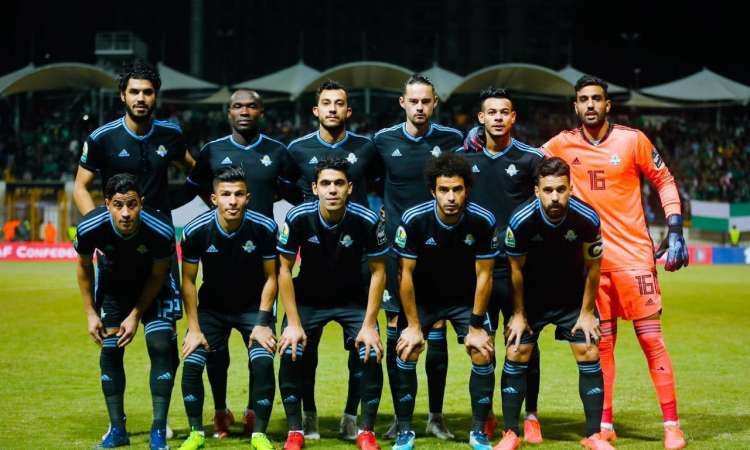 لاعبو بيراميدز 