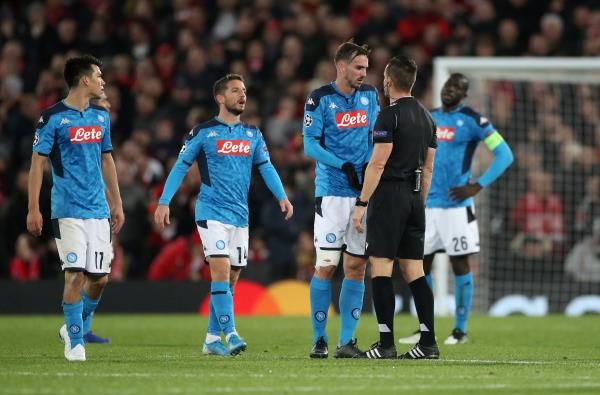 رويز مع لاعبي نابولي