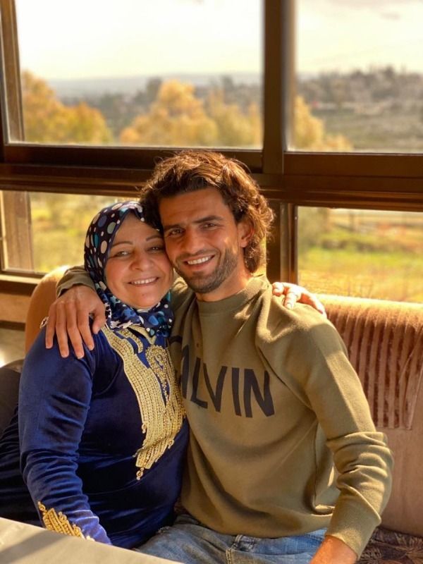  ميدو مع والدته