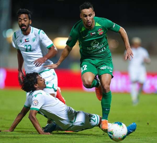 من مباراة شباب الأهلي وخورفكان