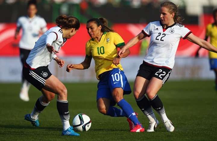 من كرة القدم للسيدات