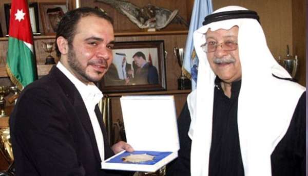 تكريم الشيخ سلطان العدوان