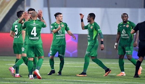 لاعبو شباب الأهلي دبي