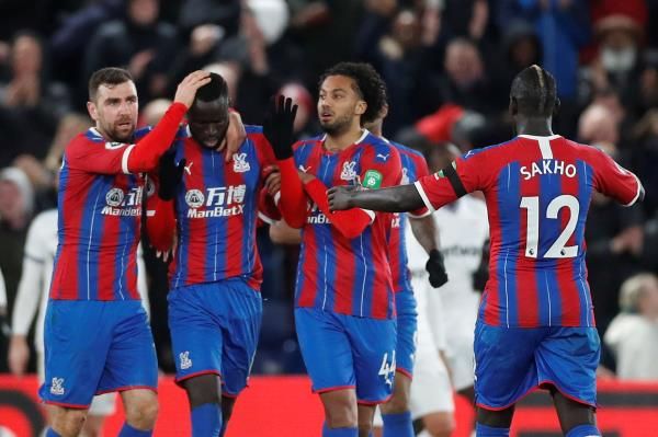 لاعبو كريستال بالاس