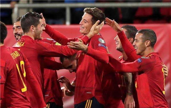 باو توريس بقميص المنتخب الإسباني