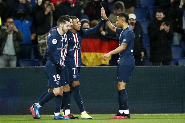 لاعبو باريس