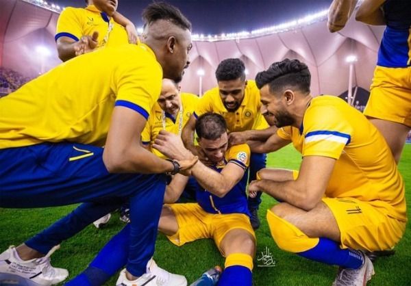 حمد الله باكيًا بعد التتويج