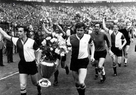 لاعبو فينورد المتوجون باللقب