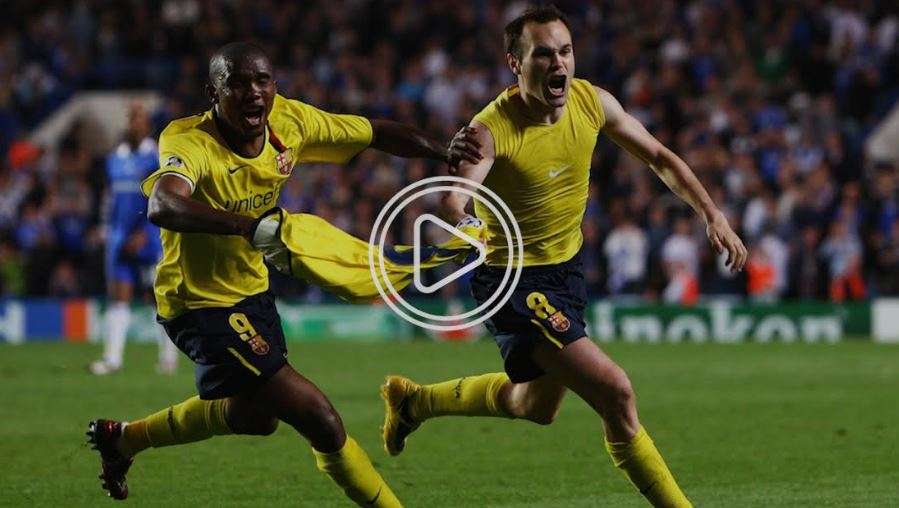 فرحة إنييستا بهدفه خلال المباراة