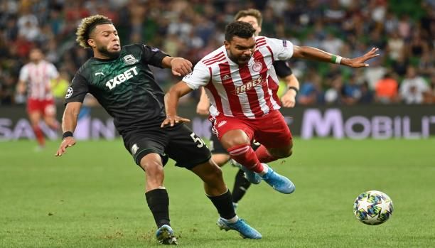 من  دوري السوبر اليوناني