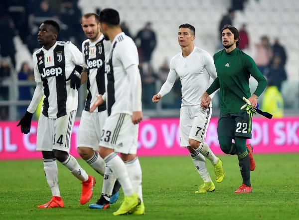 بيرين مع لاعبي يوفنتوس