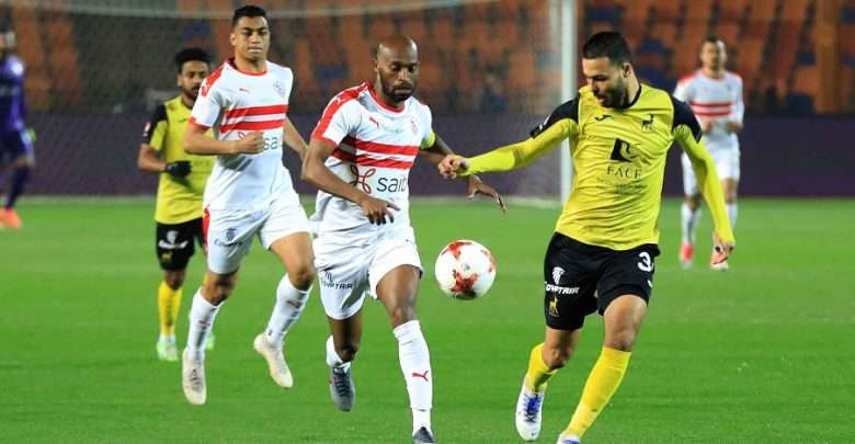 أحمد رمضان بيكهام (يمين)