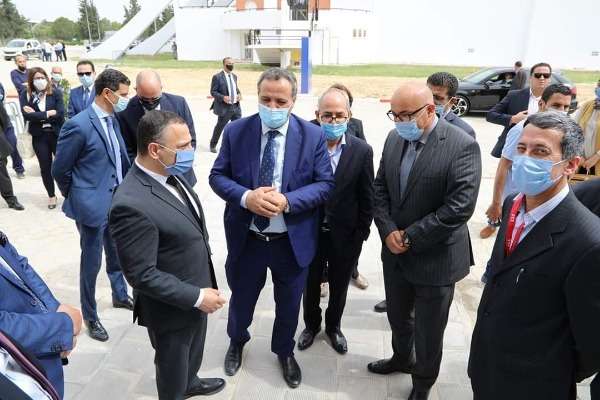 من الافتتاح