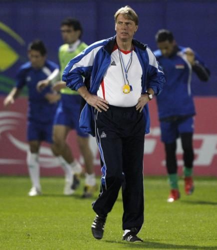 2011-01-092011-01-09t152520z_01_jyh120_rtridsp_3_soccer-asian_reuters