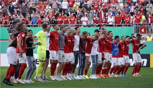 لاعبو كايزر سلاوترن