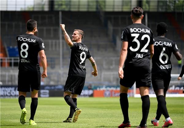 فرحة لاعبي بوخوم 