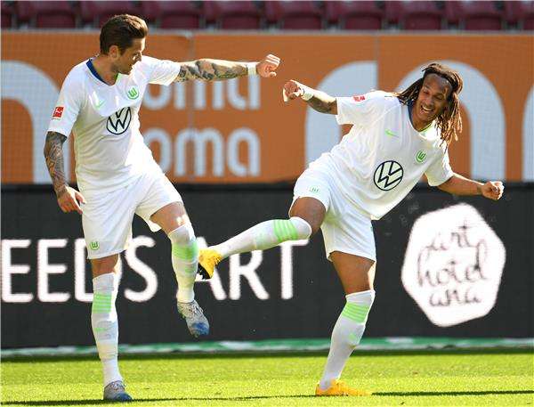 فرحة لاعبي فولفسبورج