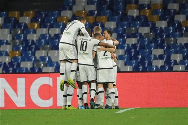 لاعبو بارما 