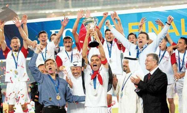 الاتحاد الحلبي لحظة رفع الكأس