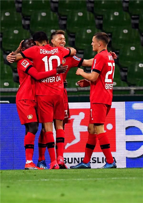 فرحة لاعبي ليفركوزن 