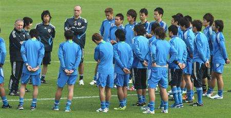 زاكيروني أجتمع باللاعبين من أجل التحدث عن السلبيات بمباراة الأردن