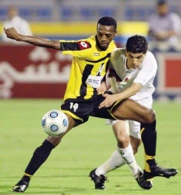 سعود كريري (يسار)