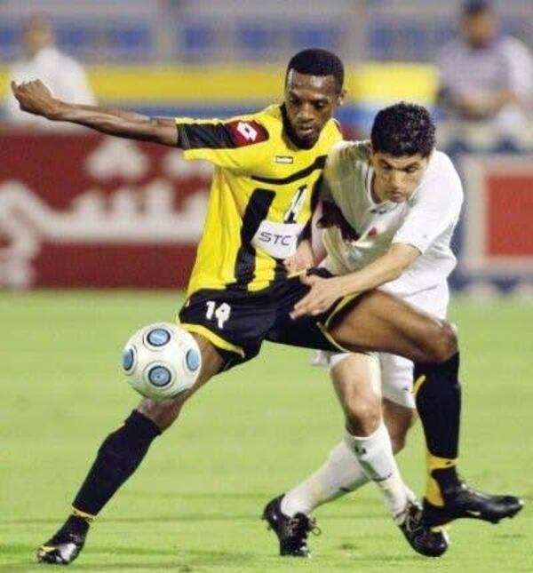 سعود كريري (يسار)