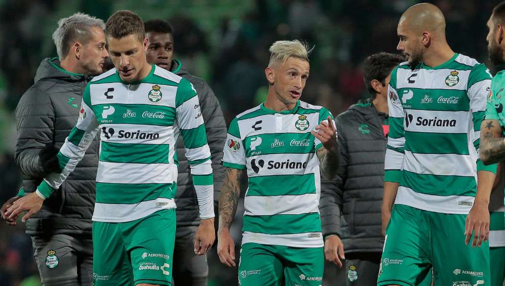  لاعبي فريق سانتوس لاجونا