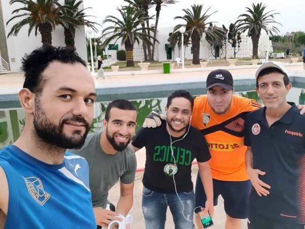 نعيم السلتيتي صحبة عدد من الرياضيين في مقر الحجر الصحي   