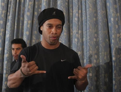 2011-01-062011-01-06t192719z_01_rjo102_rtridsp_3_soccer-latam-brazil-ronaldinho_reuters