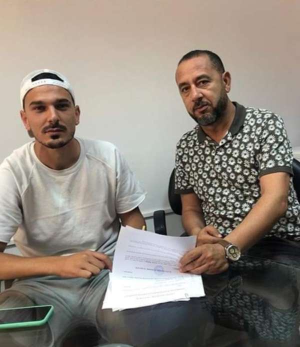 دقدوق لحظة التوقيع