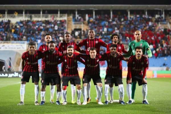 لاعبو الرائد 